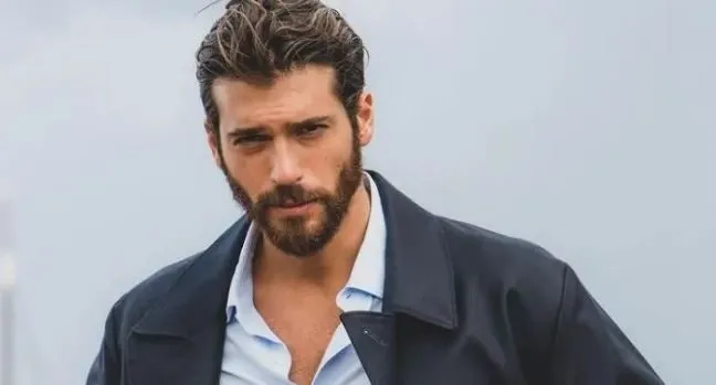 Das Plakat der TV-Serie von Can Yaman, die in Italien ausgestrahlt werden soll, erschütterte die sozialen Medien!