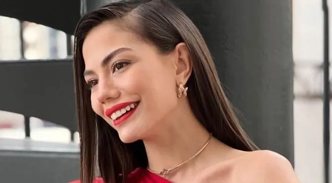 Hier ist Demet Özdemirs Vater. Diese Posen bei der Hochzeit haben diejenigen, die sie gesehen haben, emotional gemacht!