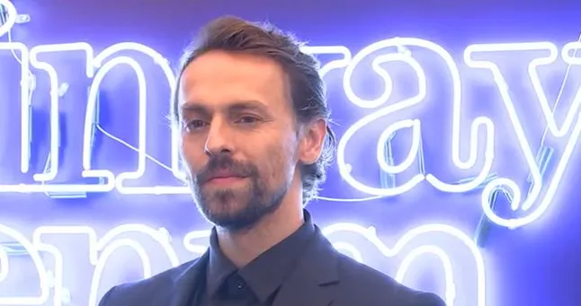 Metin Akdülger wurde zum Schlüsselnamen von Dünyayla Benim Aramda