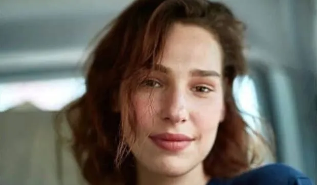 Eylül Su Sapan schlägt mit der Tuzak-Serie eine neue Seite in ihrem überraschenden Karriereaufstieg auf!