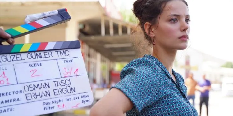 Leyla Tanlar, bekannt durch Paramparça und überrascht Jahre später mit Escape, kommt mit der Güzel Günler Serie!