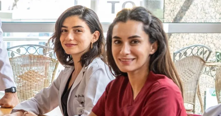 Hande Doğandemir wird in ihrer neuen Serie als Ärztin vor ihren Fans auftreten!