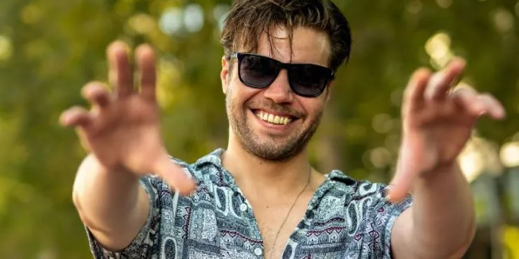 Kaan Turgut, der seine Karriere bei Elveda Rumeli begann, erlebt jetzt mit Balkan Ninnisi Nostalgie!
