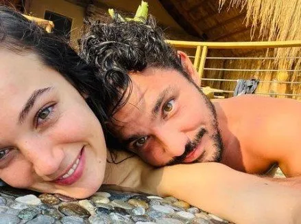 Die Liebe des Jahres hat die sozialen Medien in zwei Teile geteilt! Die Kommentare der Fans von Pınar Deniz und Kaan Yıldırım erregten Aufmerksamkeit!