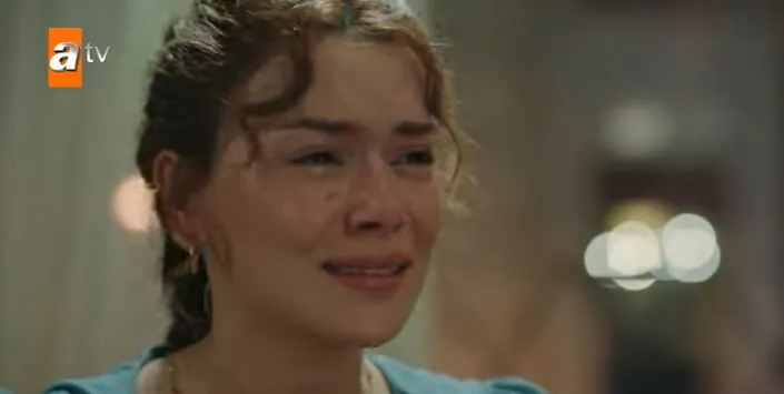 Mit dieser Szene in der TV-Serie Bir Küçük Gün Işığı wurde Seray Kaya Şirin los und wurde Elif!