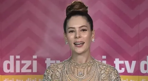 Seray Kayas Tränen in der Fernsehserie Bir Küçük Gün Işığı haben auch Yıldız Çağrı Atiksoy tief getroffen!