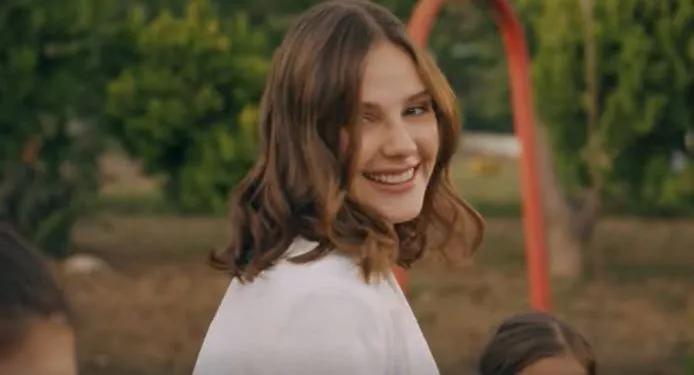Der große Kontrast in der neuen Serie von Alina Boz, Bir Peri Masalı, zieht die Blicke auf sich!