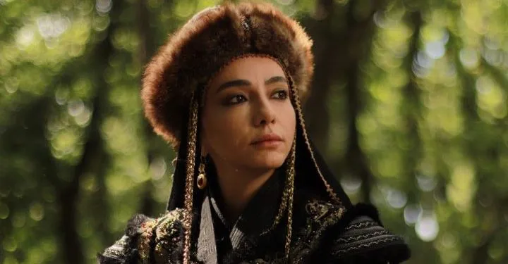 Öykü Gürman, die die Alparslan-Serie verstärkte, war sehr vertieft in ihre Rolle!
