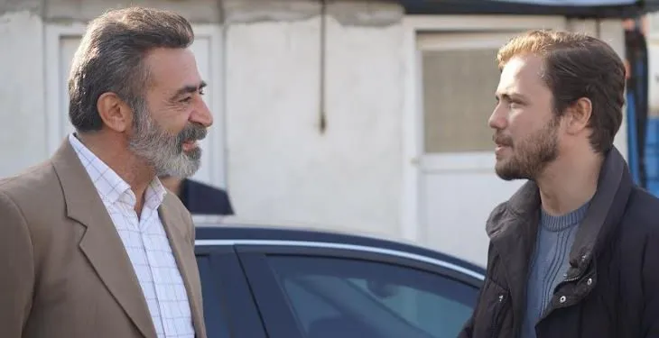 Tolga Sarıtaş widmet sich der Fernsehserie Baba so sehr, dass er seine Seele der Arbeit widmete!