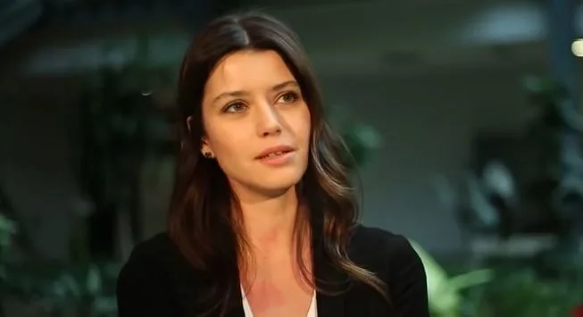Beren Saat hat den Geburtstag des berühmten Drehbuchautors nicht vergessen!