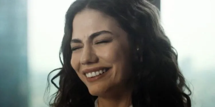 Interessante Anmerkung zu der Blume, die Demet Özdemir zuteil wurde!