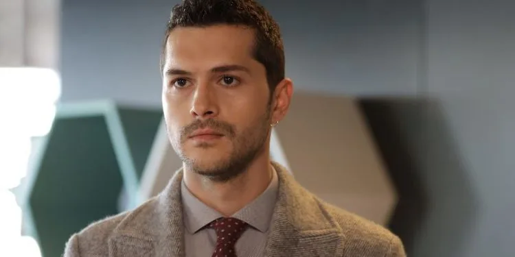 Eine neue Entscheidung, die die Wirkung von Alperen Duymaz in der neuen Serie von Fox TV verdoppelt!