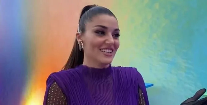 Hande Erçel wurde wieder einmal für ihre letzte Pose beworben und bewundert!