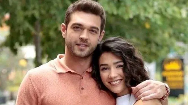 Das Social-Media-Sharing der Schauspielerin Aybüke Pusat erinnerte mich an Furkan Andıç!