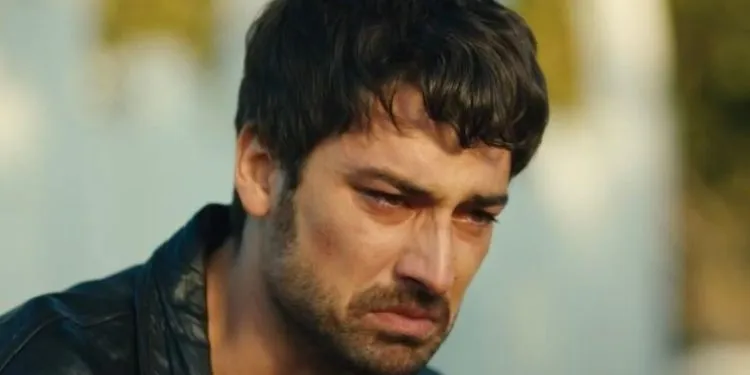 Schauen Sie sich die Alp Navruz an, nicht die Bewertung! In der ersten Folge von Yürek Çıkmazı sind die Kommentare zum Schauspieler mehr als die Serie!