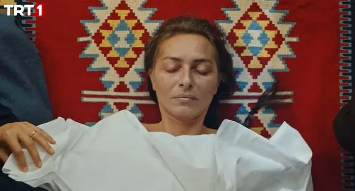 Ayça Bingöl hatte eine ganz besondere Situation, in der sie in ihrer neuen Serie Yürek Çıkmazı sehr aufgeregt war!