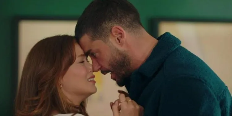 Das Duo Seray Kaya und Berk Oktay verzaubert das Publikum von Bir Küçük Gün Işığı