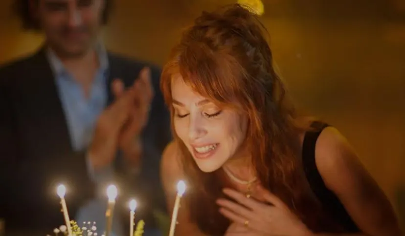 Die neue Serie Çöp Adam von Engin Altan Düzyatan und Elçin Sangu sorgte für Gänsehaut, aber stimmt das Sendedatum?