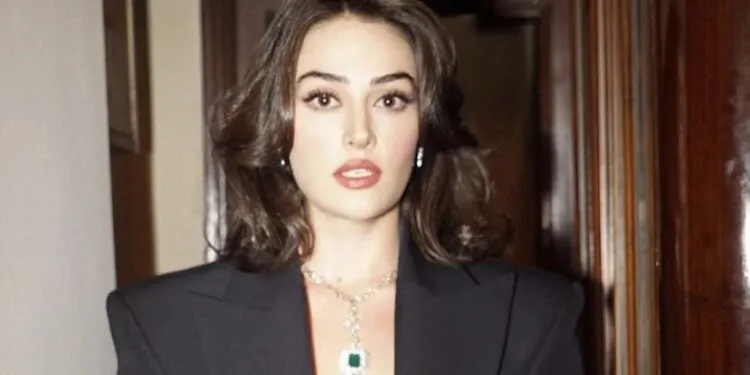 Bemerkenswertes Verhalten von Esra Bilgiç! Großes Opfer für die Atatürk-Serie!