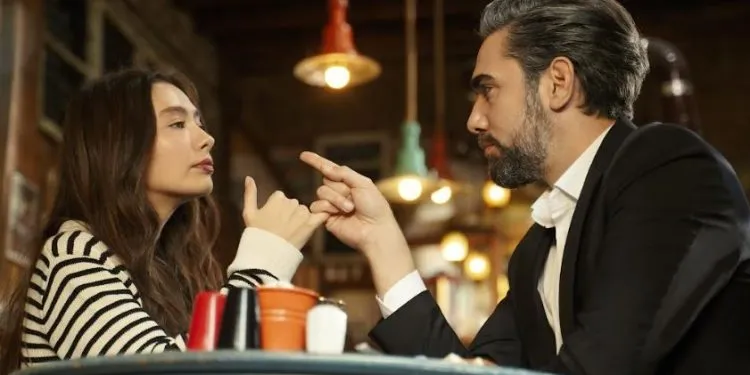 Kadir Doğulu bat das Publikum bei der Gecenin Ucunda-Reihe um Unterstützung!