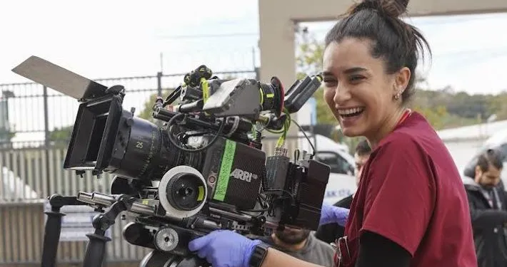 Hande Doğandemir hat es in der Serie besser verstanden, Ärztin zu sein ist nichts für sie!