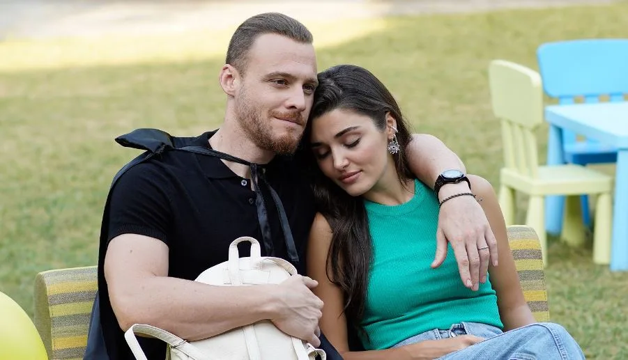 Hande Erçel und Kerem Bürsin haben keine Serien, aber sie haben sich im Oktober einen Namen gemacht!