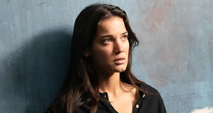 Pınar Deniz, genau wie Ceylin, die sie in der Fernsehserie Yargı porträtierte; Kämpfend, fleißig, neugierig!
