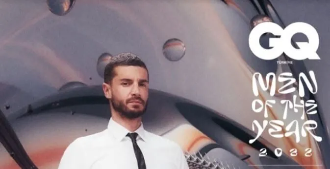 Berk Oktay verdient die Auszeichnung „Bildschirmgesicht des Jahres“, die er gewonnen hat!