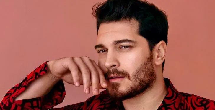 Der berühmte Schauspieler Çağatay Ulusoy erregte mit seinem neuen Image Aufmerksamkeit!