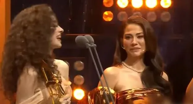 Die Partnerin von Demet Özdemir ist erwachsen geworden und hat von ihr eine Auszeichnung bekommen! Hier ist das Leuchten von Su Burcu Yazgı Coskun!