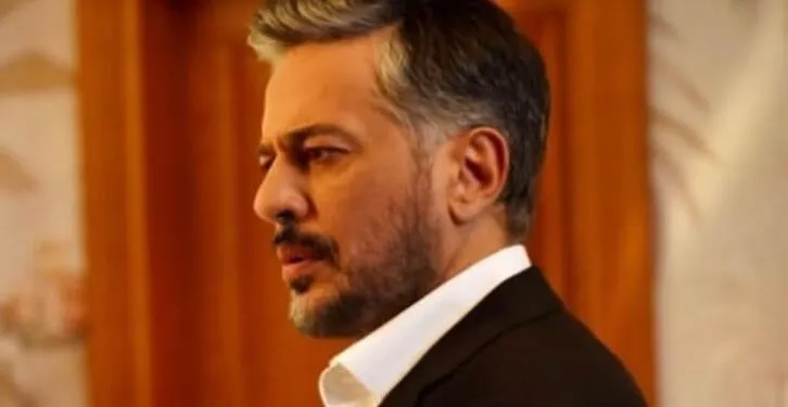 Emre Altuğ, der mit der Serie Yalı Çapkını auf die Leinwand zurückkehrte, fiel mit seinem Charisma in die Sprache der sozialen Medien!