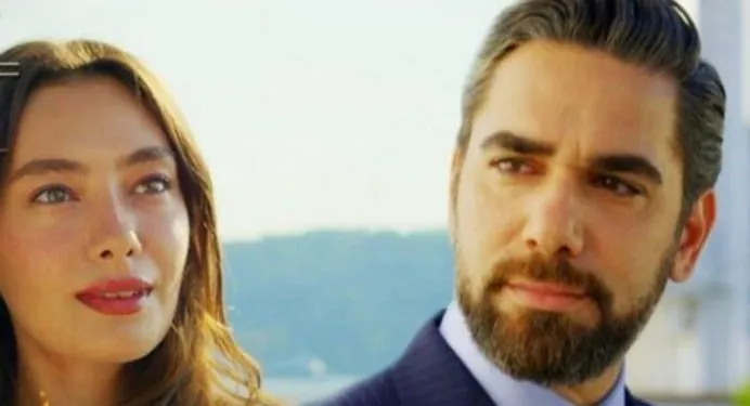 Kadir Doğulu lässt keine Gelegenheit aus, Neslihan Atagül von seiner Liebe zu erzählen!