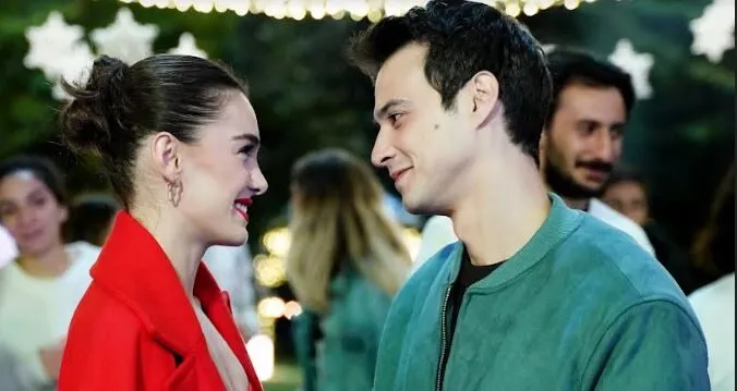 Hafsanur Sancaktutan und Mert Yazıcıoğlu haben ihre Harmonie in der Darmaduman-Serie schlecht verbracht!