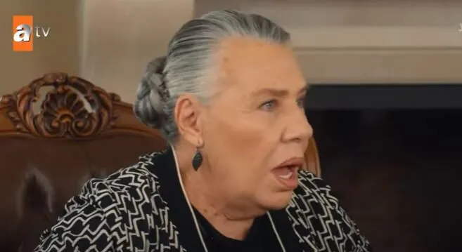 Die Schauspielerin Işıl Yücesoy bewunderte einen jungen Schauspieler in der Fernsehserie Ben Bu Cihana Sığmazam!