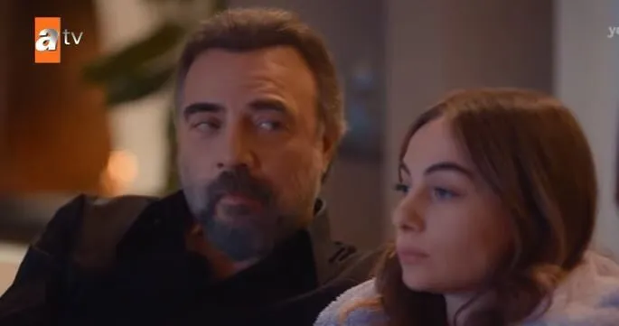 In der Serie Ben Bu Cihana Sığmazam spielt Mina Derman die Figur nicht, sie lebt sie fast!