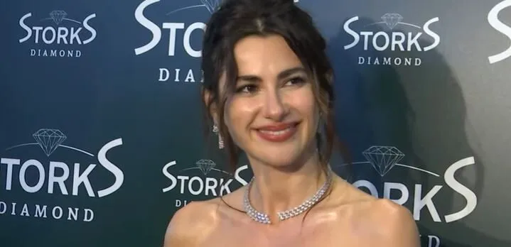 Glamouröse Feier von der schönen Schauspielerin Nesrin Cavadzade!