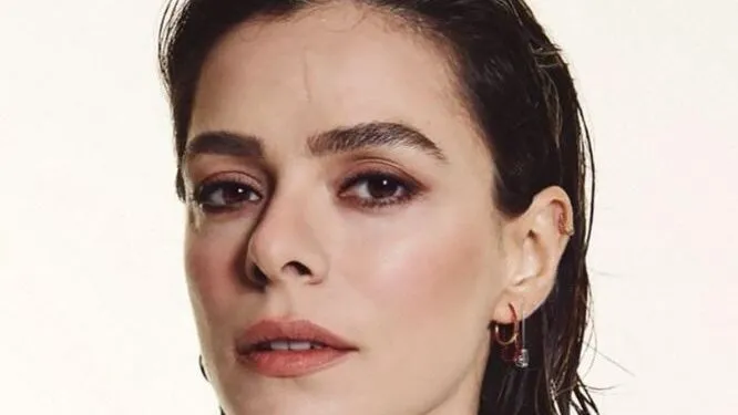 Özge Özpirinçci stand mit der Aile-Serie, der sie zustimmte, wieder auf der Agenda