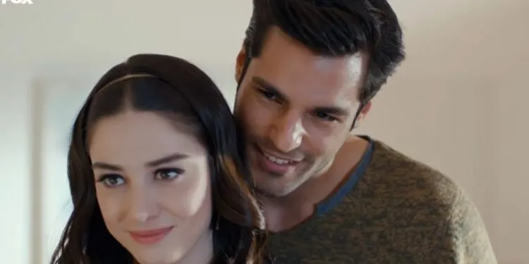 Romantische Unterstützung von Serkan Çayoğlu an seine Frau Özge Gürel, die von der neuen Serie begeistert ist!