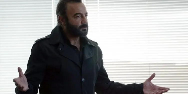 Kerem Alışık, der die Fernsehserie Sipahi ins Leben rief, hat Ähnlichkeiten mit der Figur, die er spielte