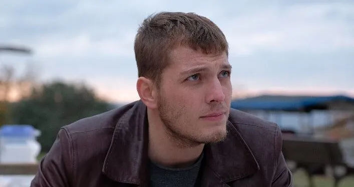 Eine sehr emotionale neue Serie von Burak Tozkoparan, der mit der Serie von Kırgın Çiçekler glänzt und mit Destan auf dem Programm steht!