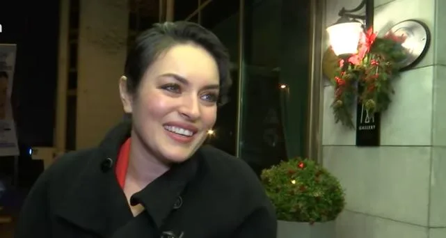 Ezgi Mola hat den Informationsfehler zu ihrer neuen Serie Dünyayı Değiştiren Ayten behoben!
