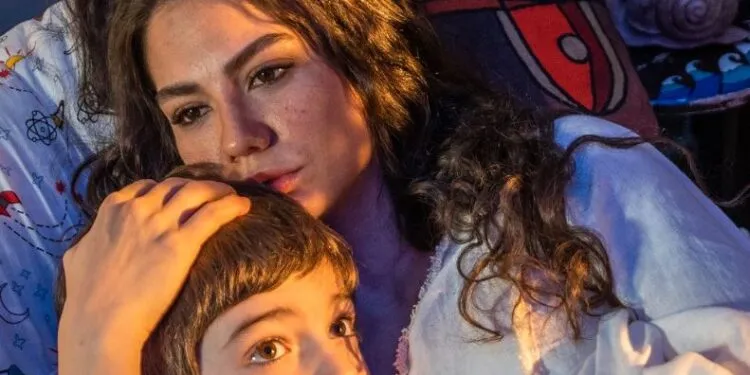 Herz und Verstand von Demet Özdemir, der sich auf die TV-Serie von Adım Farah vorbereitet, sind im Erdbebengebiet!