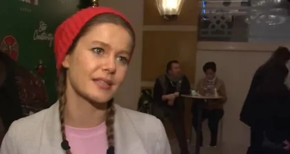 Das Camdaki Kız-Set wurde eingestellt! Burcu Biricik krempelte die Ärmel hoch und arbeitete mit Freiwilligen für die Erdbebenzone!