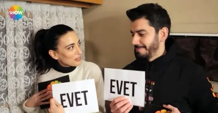 Wie kompatibel sind Ceren Yalazoğlu und Serkan Tınmaz, die mit Kızılcık Şerbeti glänzen!