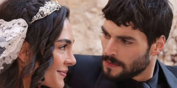Nach der Hercai-Serie kamen Ebru Şahin und Akın Akınözü dieses Mal unter Schmerzen zusammen!