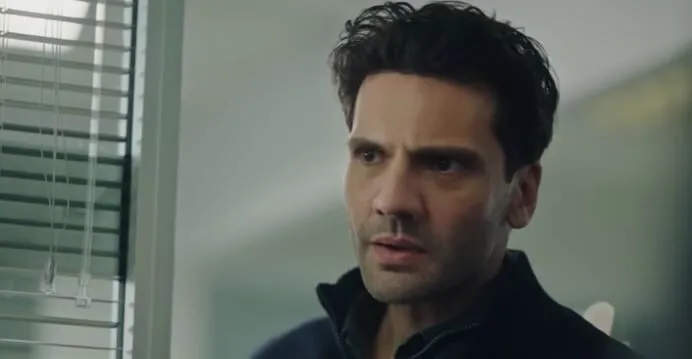 Die Moral und Gerechtigkeit der Figur Ilgaz, gespielt von Kaan Urgancıoğlu in der TV-Serie Yargı, ist gefragt!
