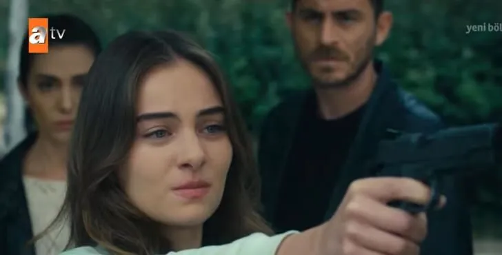 Sie sieht die Figur von Suna, die Mina Derman ansieht, in der ambitionierten Serie von ATV, Ben Bu Cihana Sığmazam!