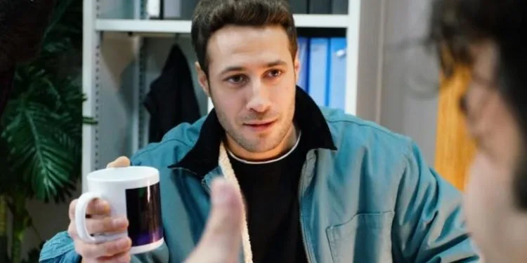 Ozan Dolunay, der Hauptdarsteller der Stadtserie, wurde nicht durch ein Erdbeben, sondern durch menschliches Übel zerstört!