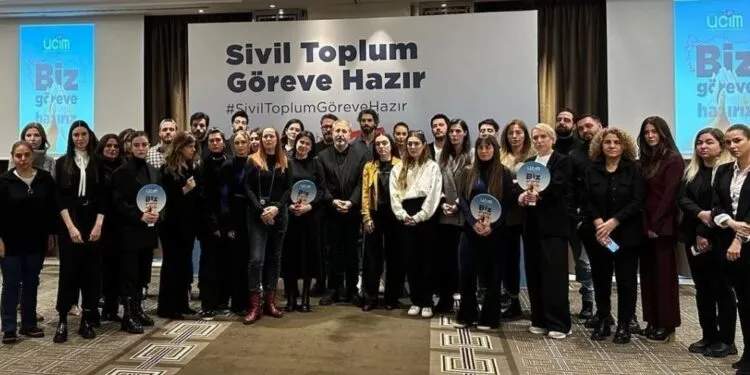 Beeindruckende Unterstützung von Özge Gürel, Kerem Bürsin, Uraz Kaygılaroğlu, Burcu Biricik, Hatice Şendil und vielen weiteren bekannten Namen!