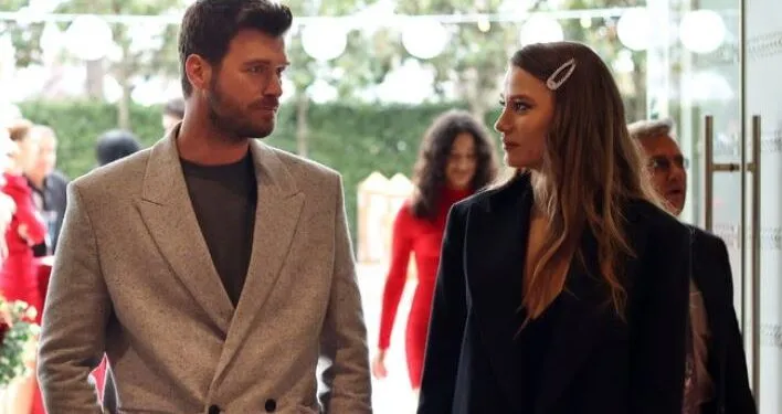 Serenay Sarıkaya und Kıvanç Tatlıtuğ ziehen das Publikum in die Aile-Serie, als gäbe es keine Kamera!